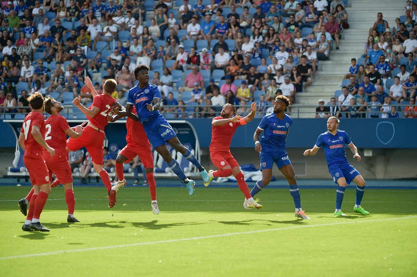 Jackson Porozo anota su primer gol con el Troyes en triunfo en último partido de pretemporada