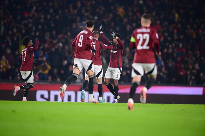 John Mercado se destaca con gol en el empate del Sparta Praga