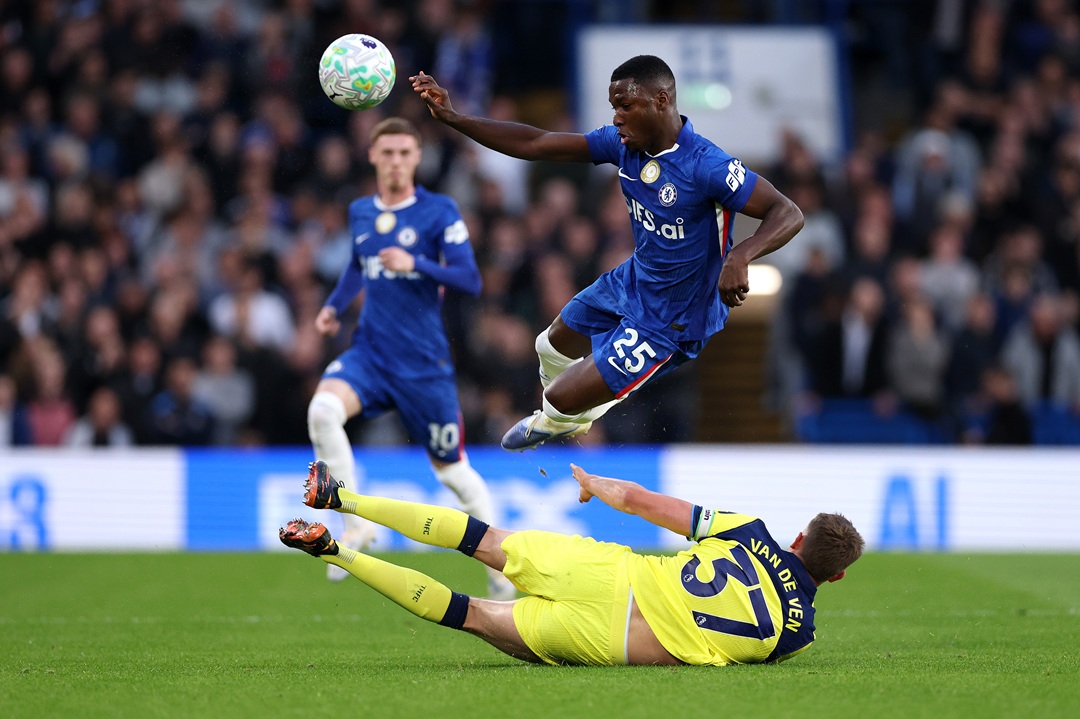 Con Moisés Caicedo, Chelsea vence a Tottenham y se aferra a pelear competición europea