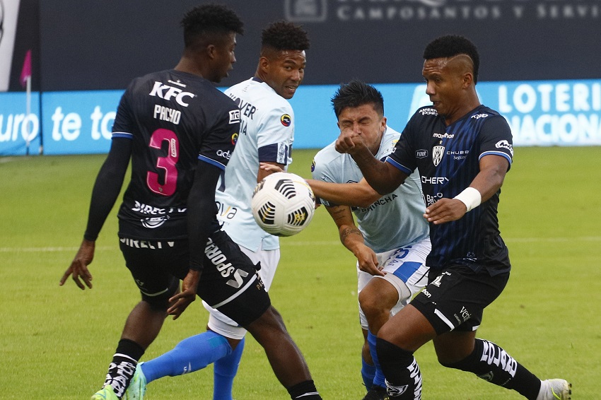 William Pacho, a "detalles" de vincularse al Borussia Mönchengladbach