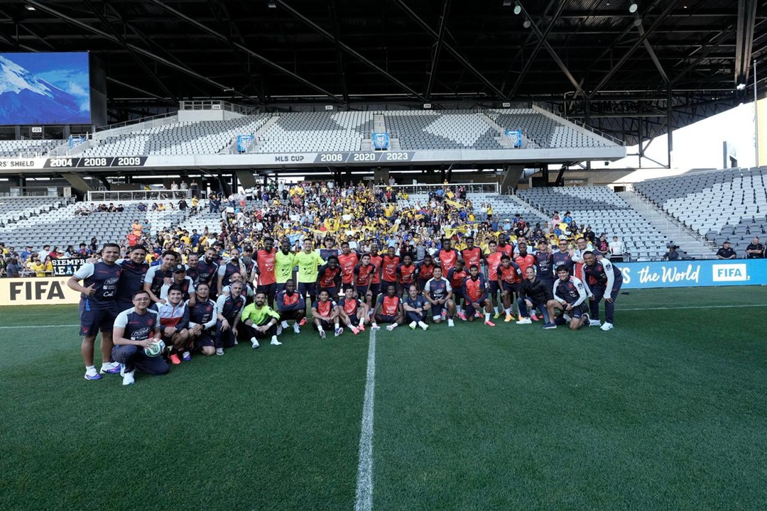 Ecuador entrena con el apoyo de la afición en Columbus