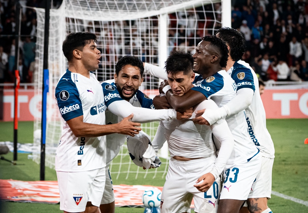 Liga de Quito liquida a Lanús en el final y sella clasificación a octavos