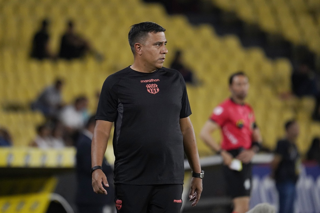 César Farías apunta a una "actitud correcta" y "capacidad del equipo" para vencer a Universidad Católica