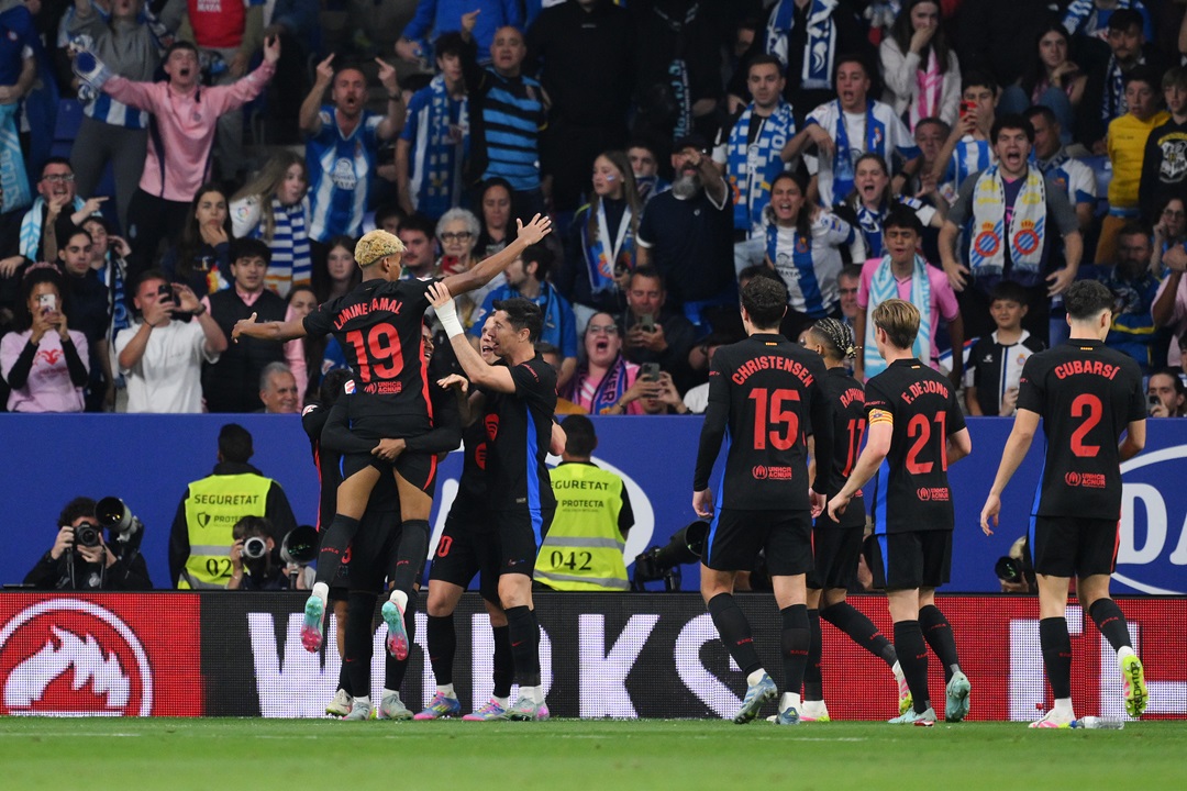 El Barcelona doblega al Espanyol y se proclama campeón de LaLiga