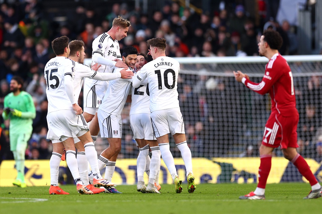 Liverpool ve frustrada su remontada ante Fulham, que iguala con un golazo, en un cierre vibrante