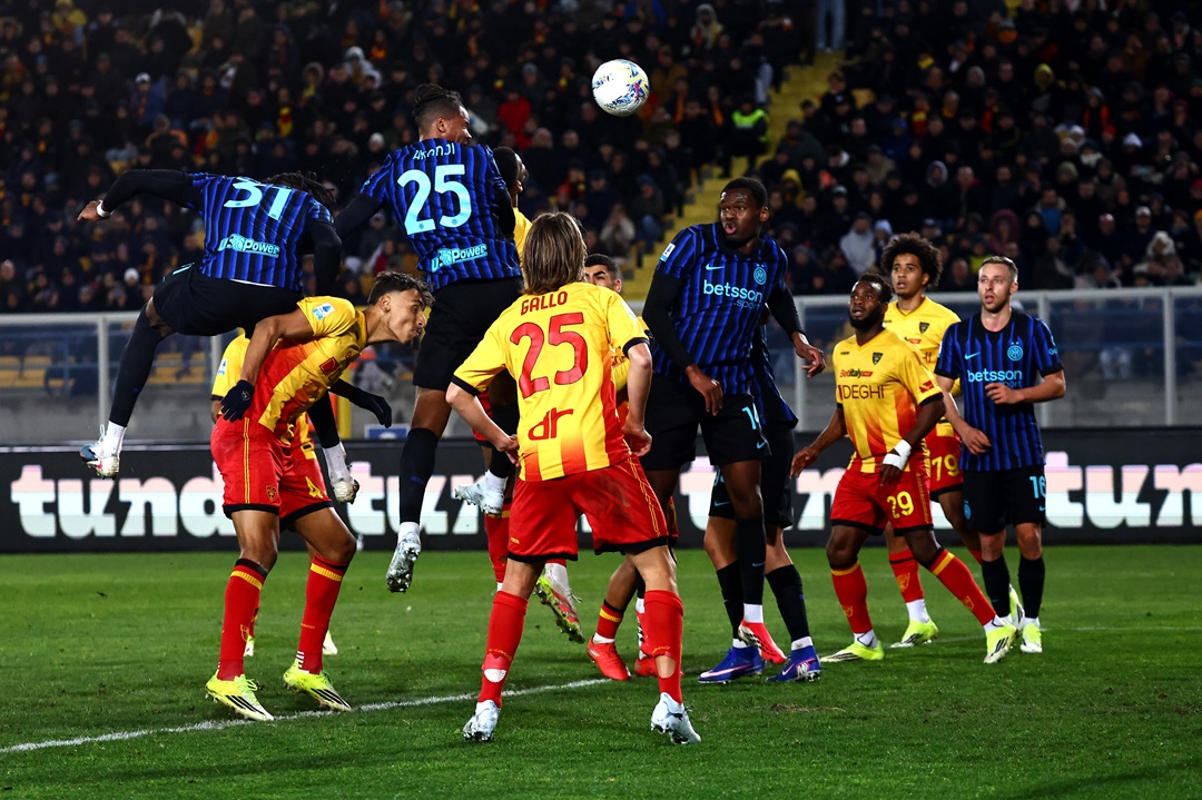 Inter rompe la resistencia del Lecce en el tramo final y se afianza en la punta