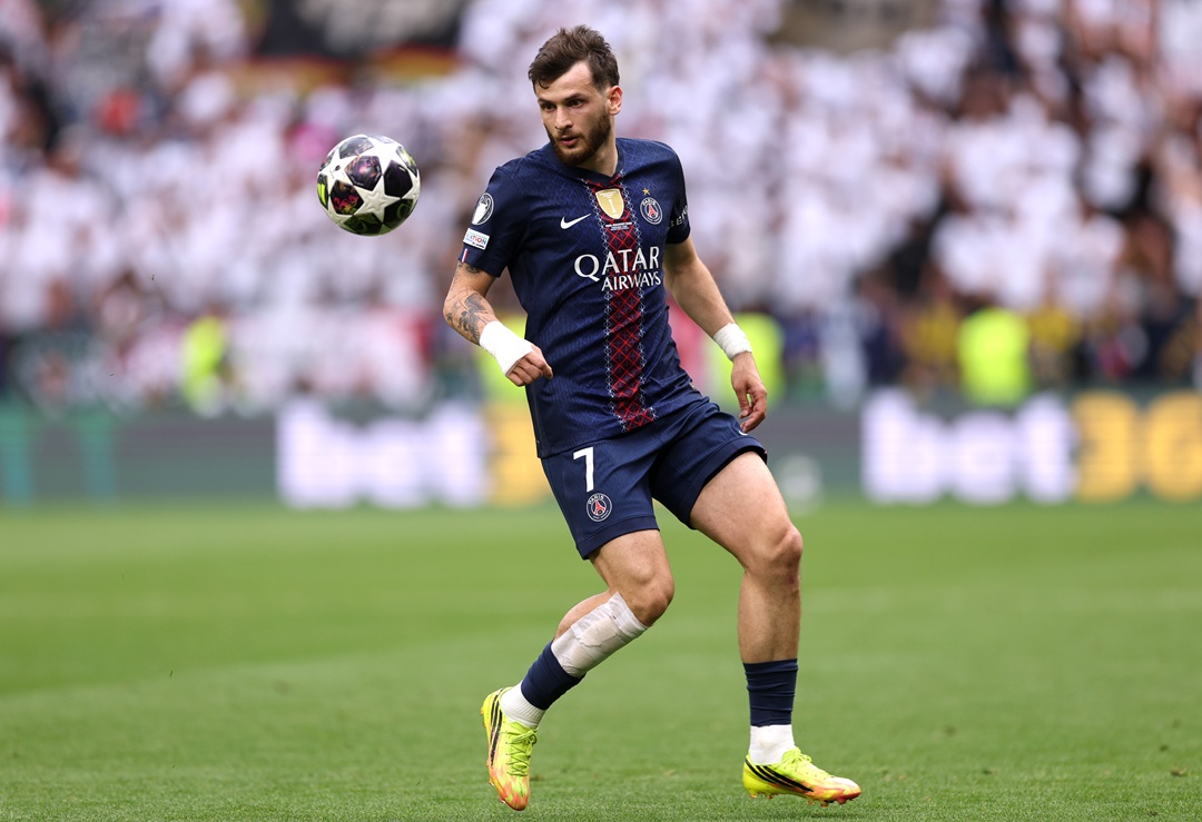 Khvicha Kvaratskhelia, elegido Jugador de la Temporada de la Champions League 2025/26
